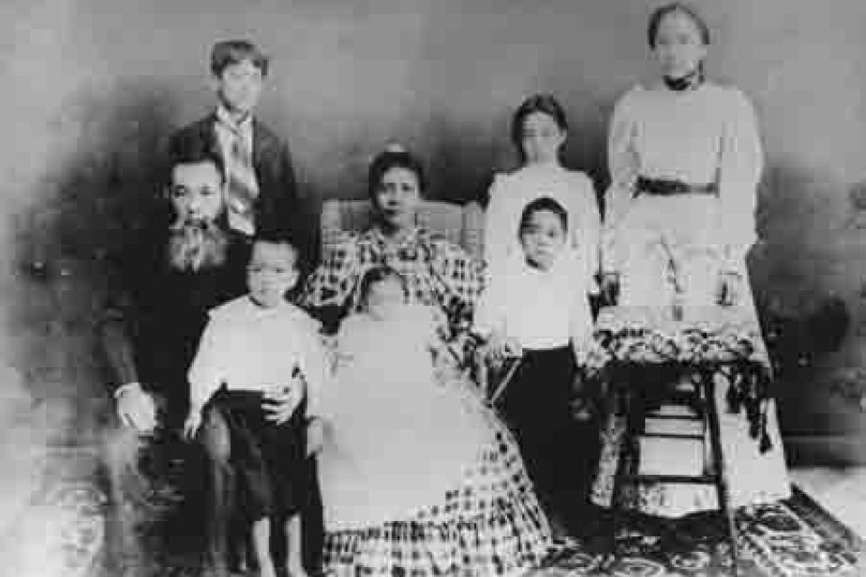 Black and white image of Matsugoro Kuwata with his Hawaiian wife Meleana and their six children